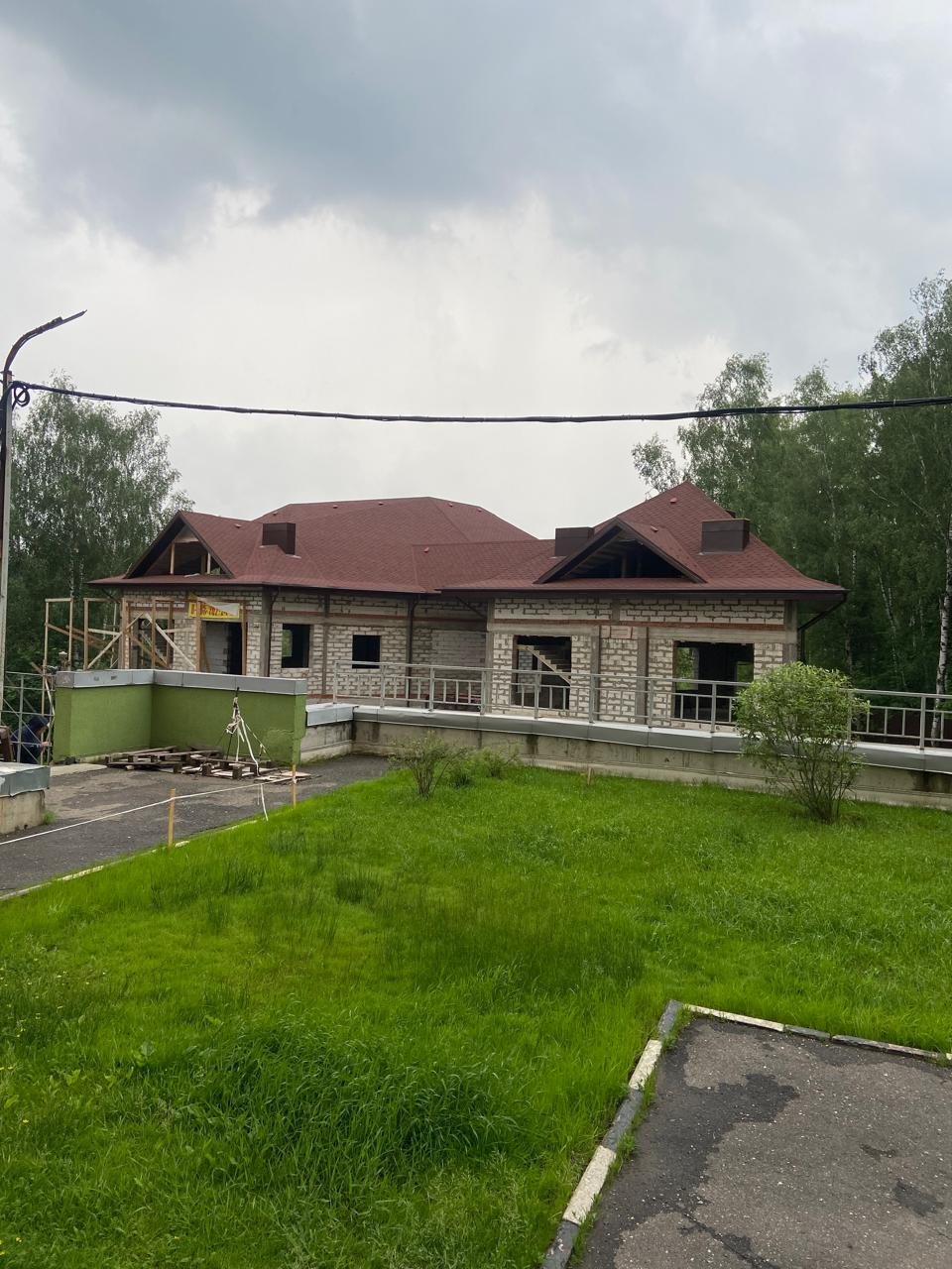 Одноэтажный дом с четырёхскатной кровлей